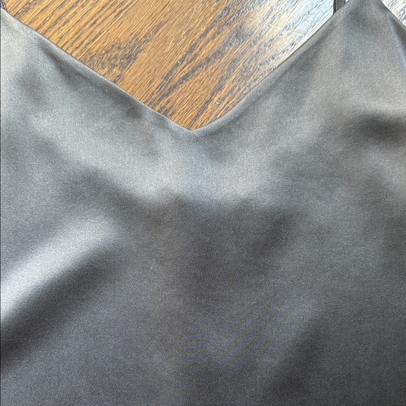 Elegant Gray Lagence silk tank. - Picture 3 of 4